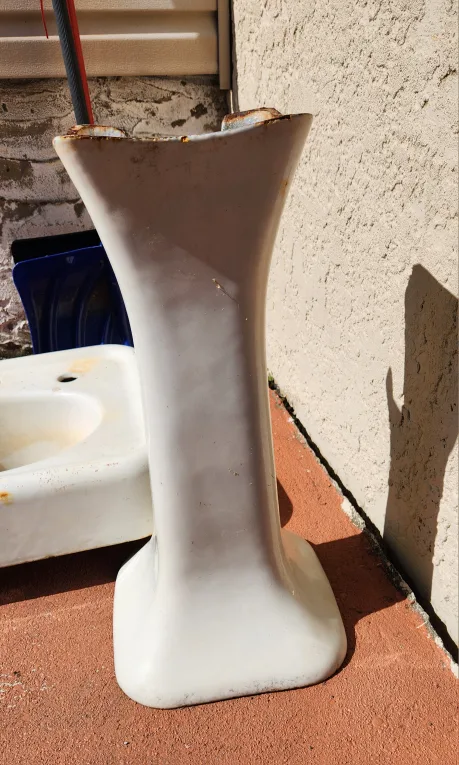 Vintage Pedestal Sink image indicator(5)