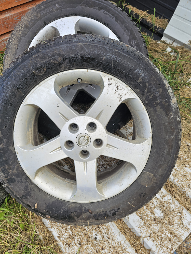 Set of 2 Nissan 18 inch Wheels with Tires