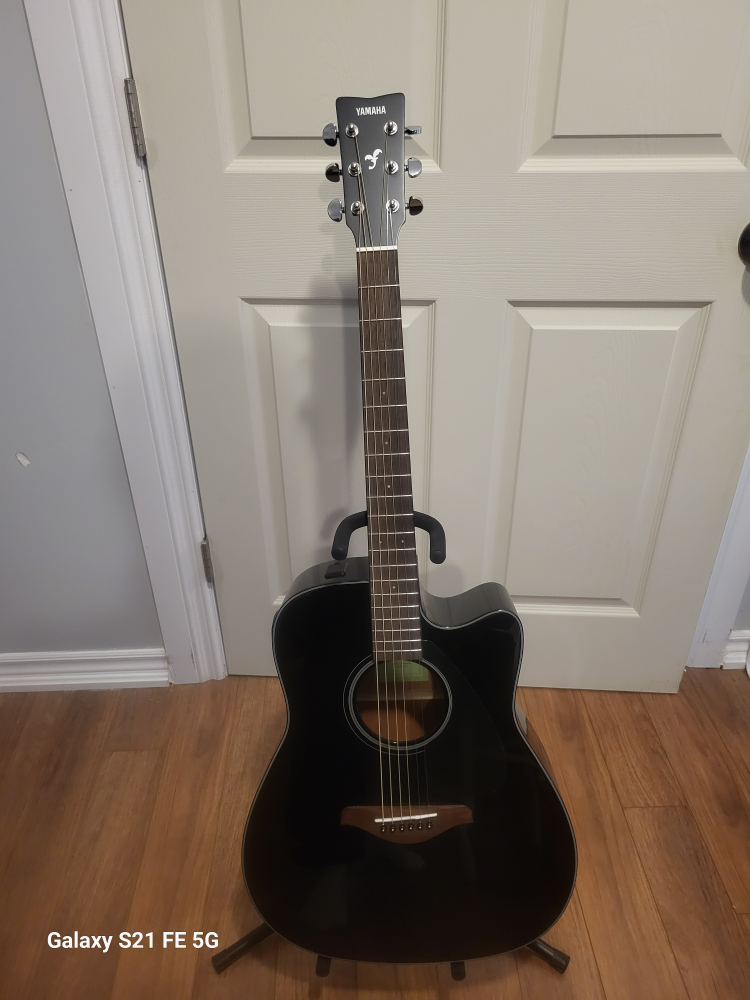 Yamaha FX800C Acoustic Guitar