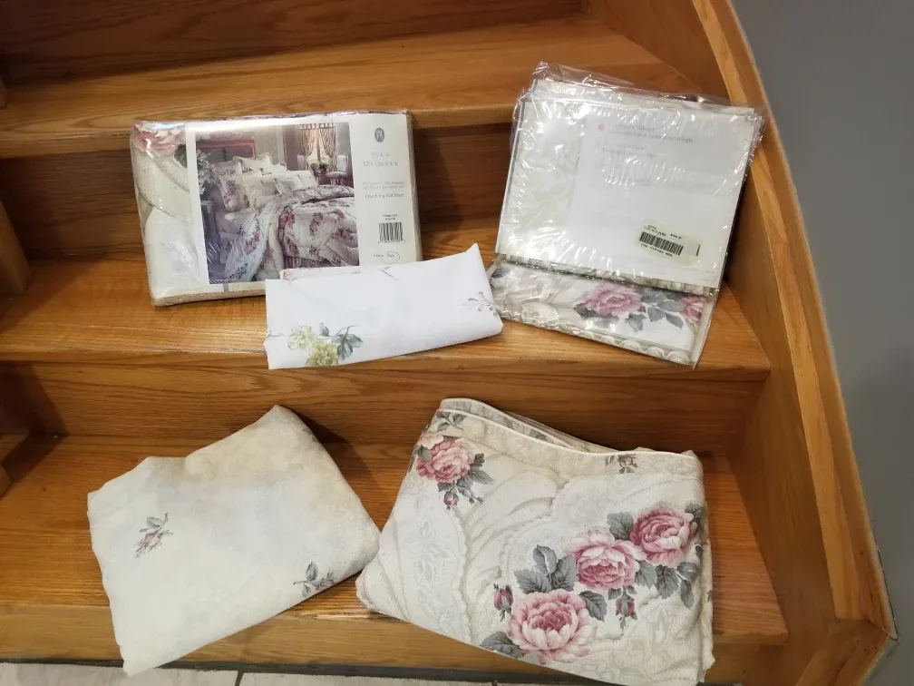 Queen size duvet cover plus more image indicator(7)