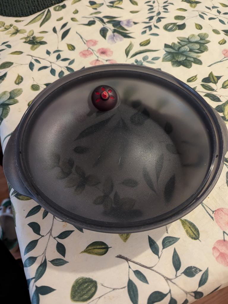 Tupperware rock em circle lid only - photo 2