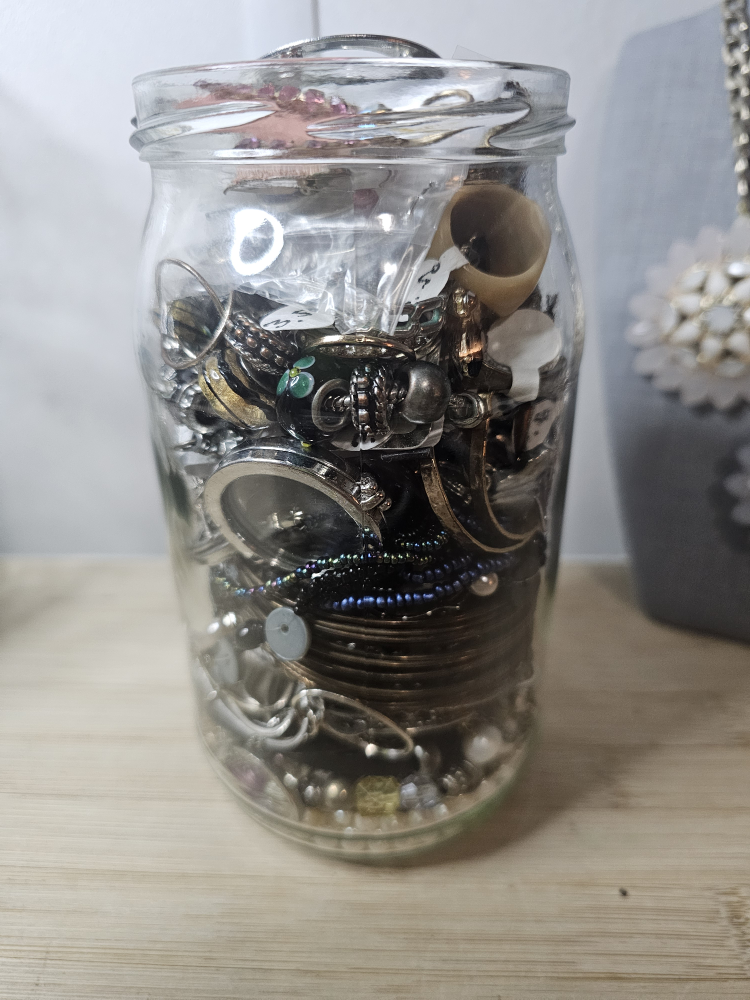 Jar of Vintage Jewellery - photo 2