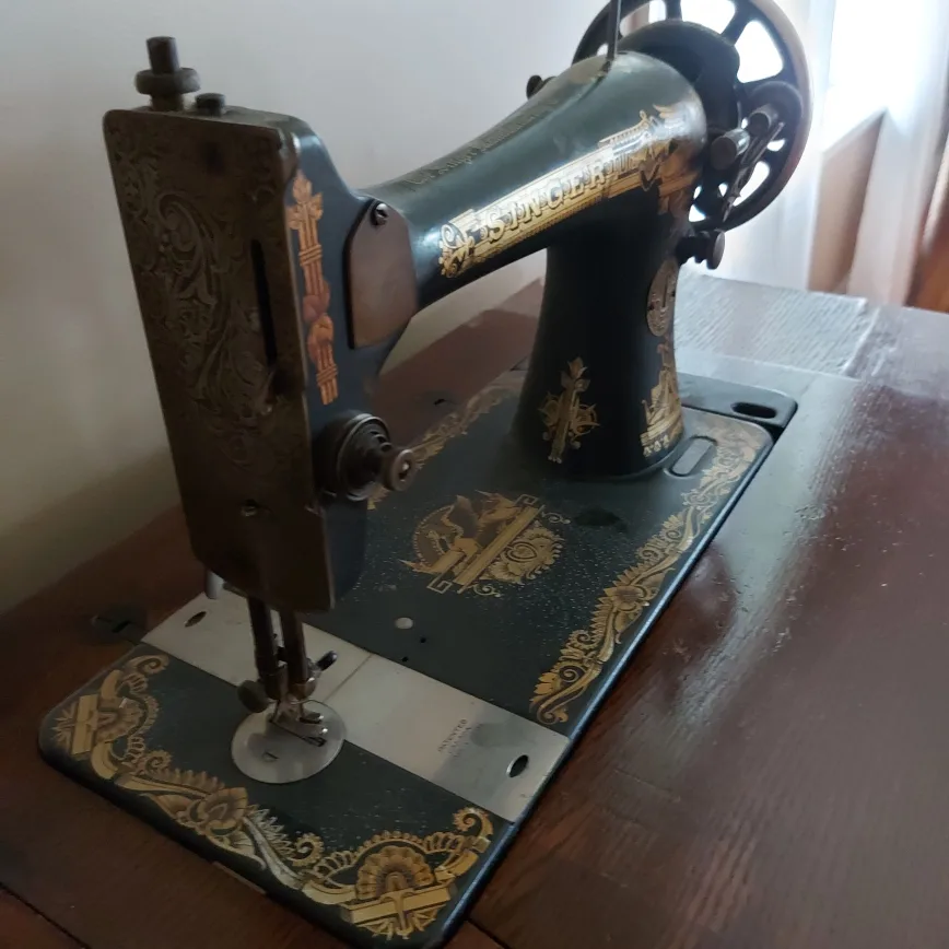 Antique Singer Sewing Machine No. 127 with Table image indicator(3)