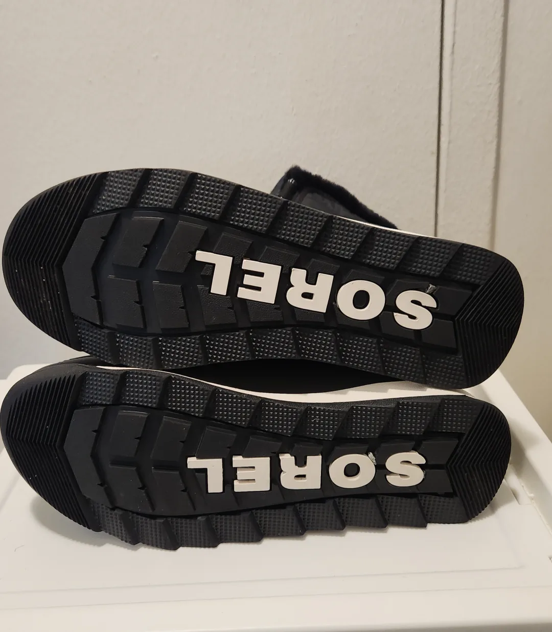 Sorel Women's Black Winter Boots Size 8 image indicator(3)