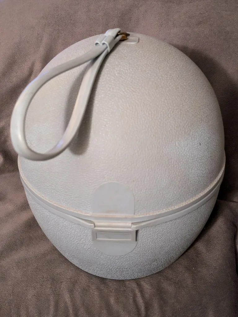 Vintage Wig Case image indicator(4)