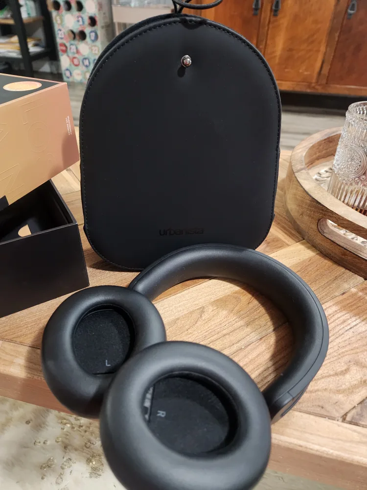 Urbanista Los Angeles Solar Powered Headphones image indicator(2)