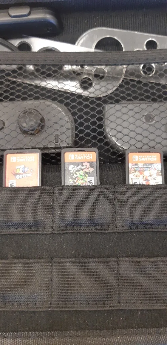 Nintendo switch carrying case with games and more image indicator(3)