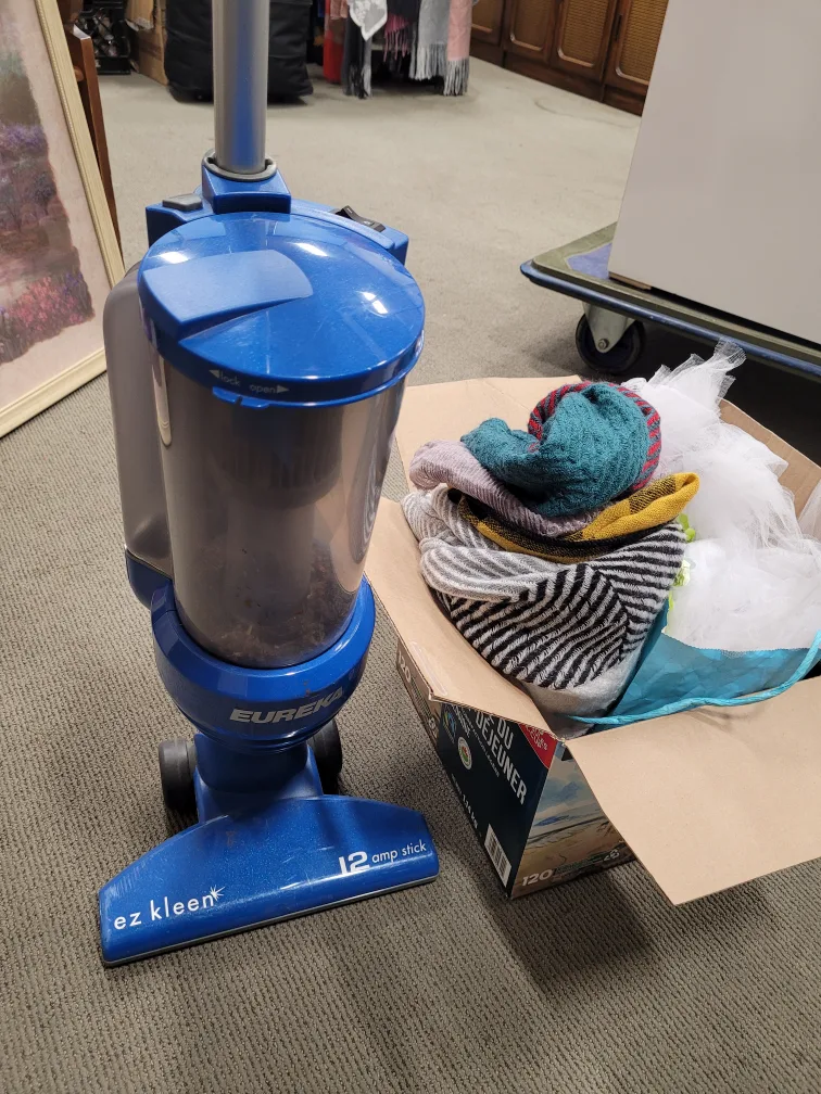 free LOTez kleen 12 amp stick Vacuum thumbnail