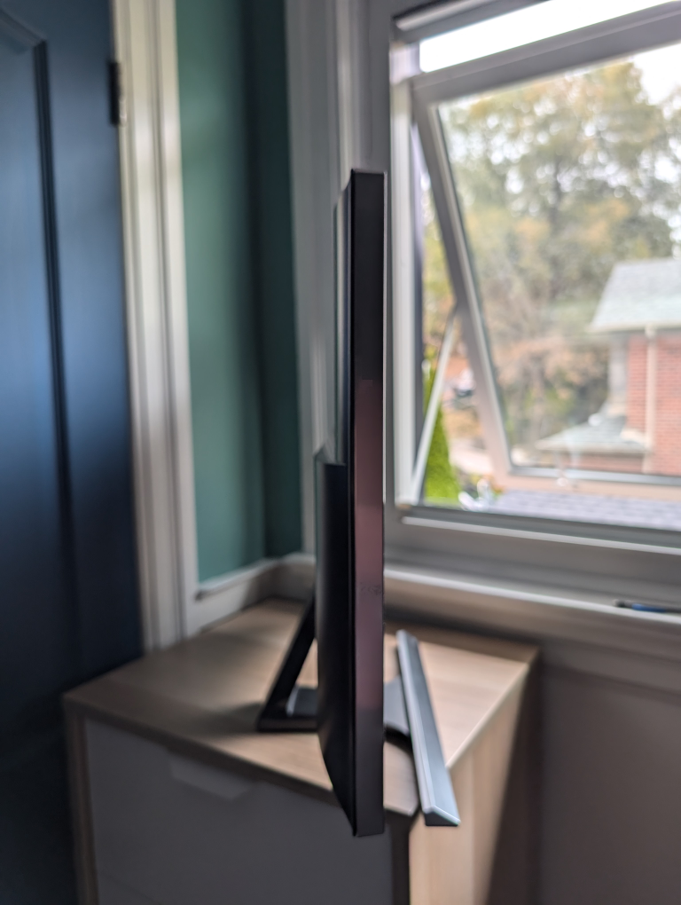 Large Samsung 28" Inch Monitor - photo 3