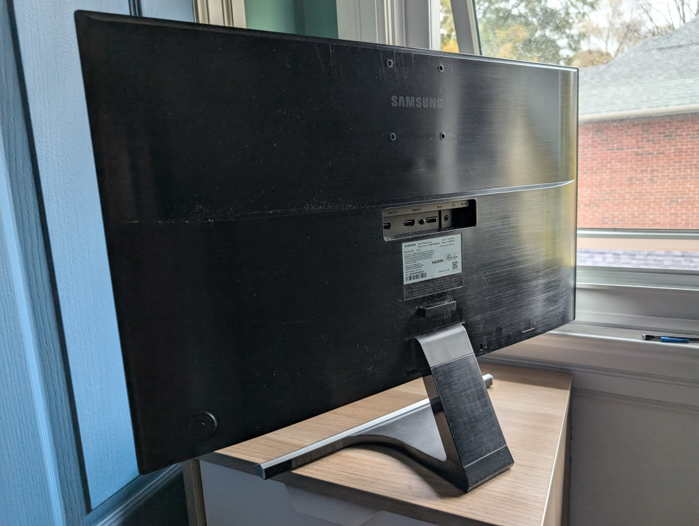 Large Samsung 28" Inch Monitor - photo 4