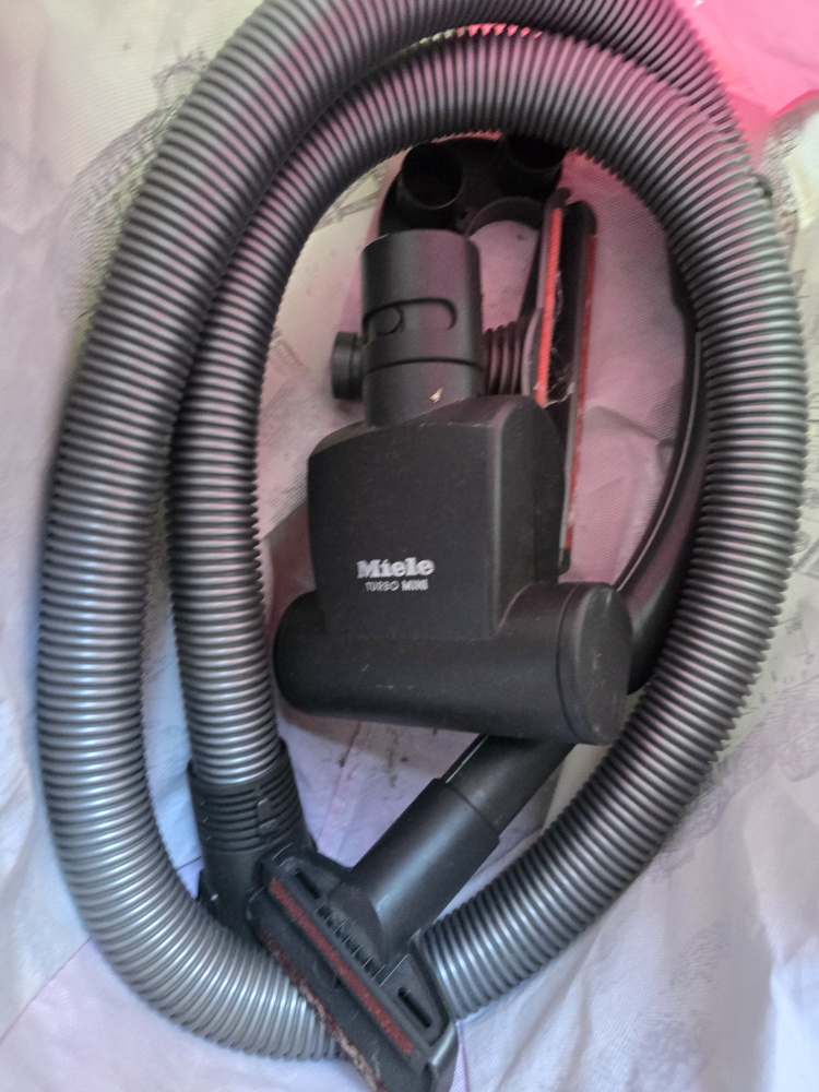Miele Compact C1 Canister Vacuum - photo 2