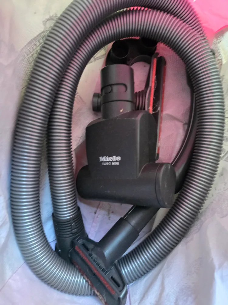 Miele Compact C1 Canister Vacuum image indicator(2)