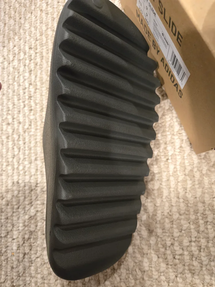 Adidas Yeezy Slide Dark Onyx Size 9 image indicator(4)