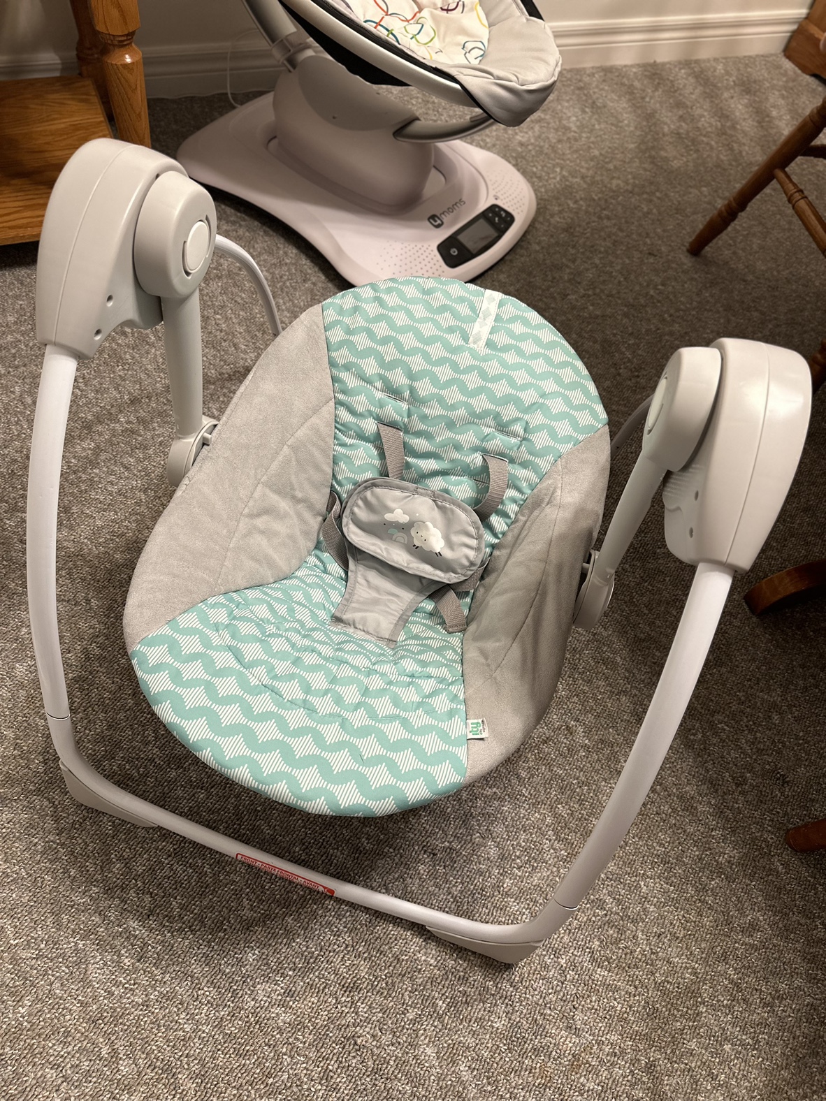 4moms Mamaroo with infant insert - photo 3