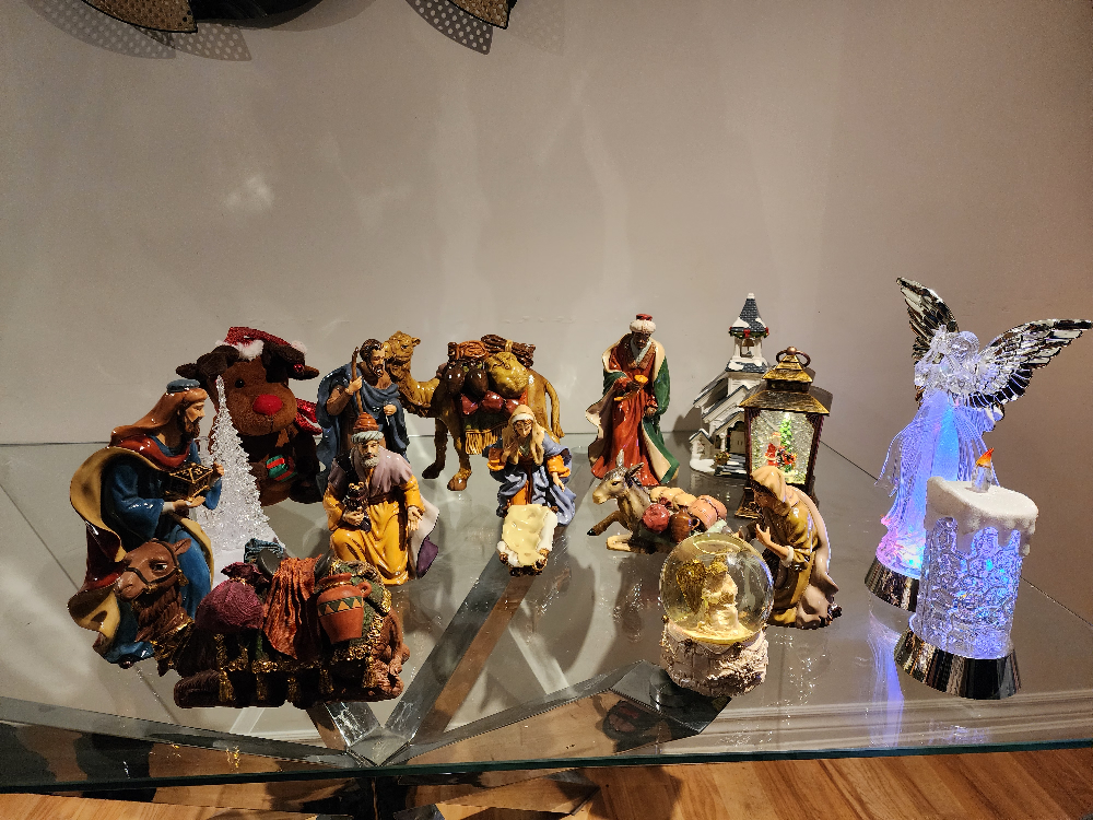 🎄 Porcelain Nativity Set + Winter Items for Sale! 🎄