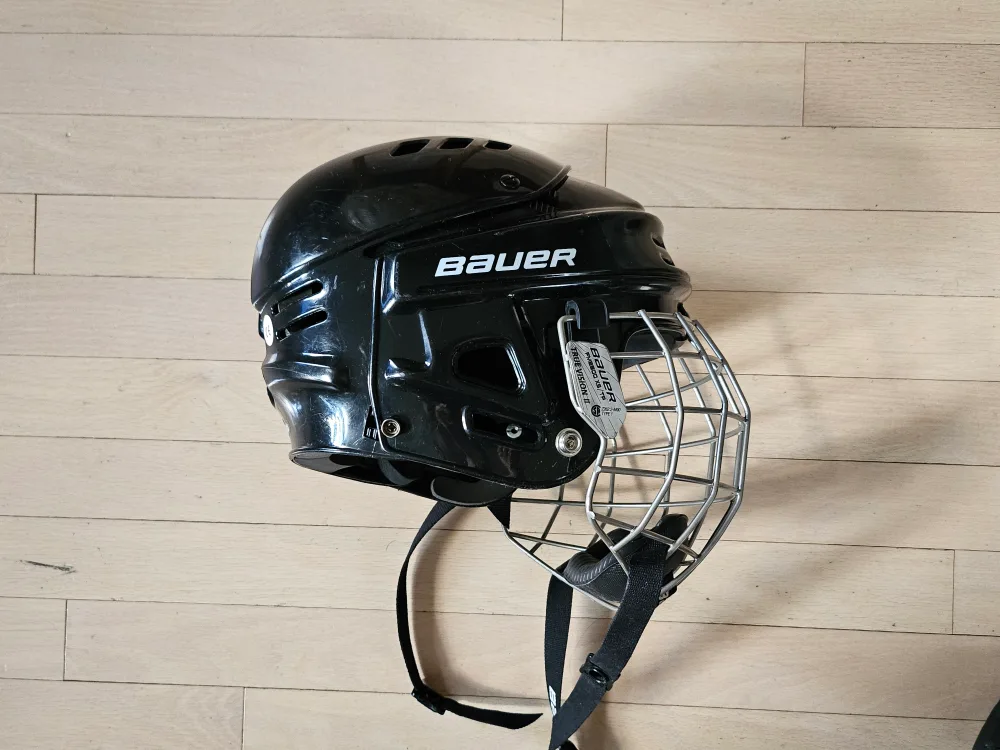 Kids Small Bauer Hockey Helmet with Cage image indicator(2)