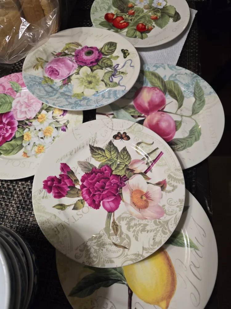 Set of 8 Floral Dinner Plates thumbnail
