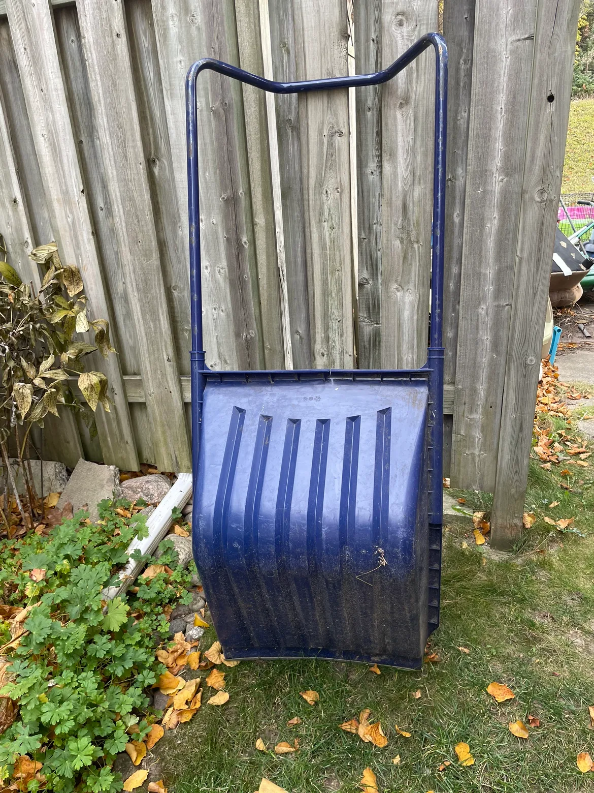 Blue Snow Shovel with Handle image indicator(3)