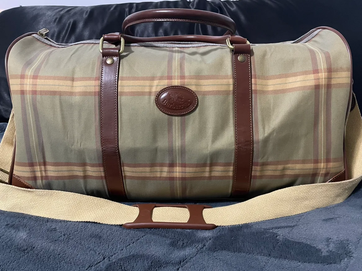 Burberry's Travel Bag image indicator(3)