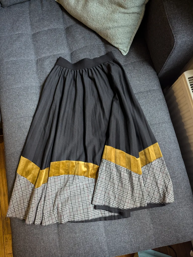 pleated midi skirt thumbnail