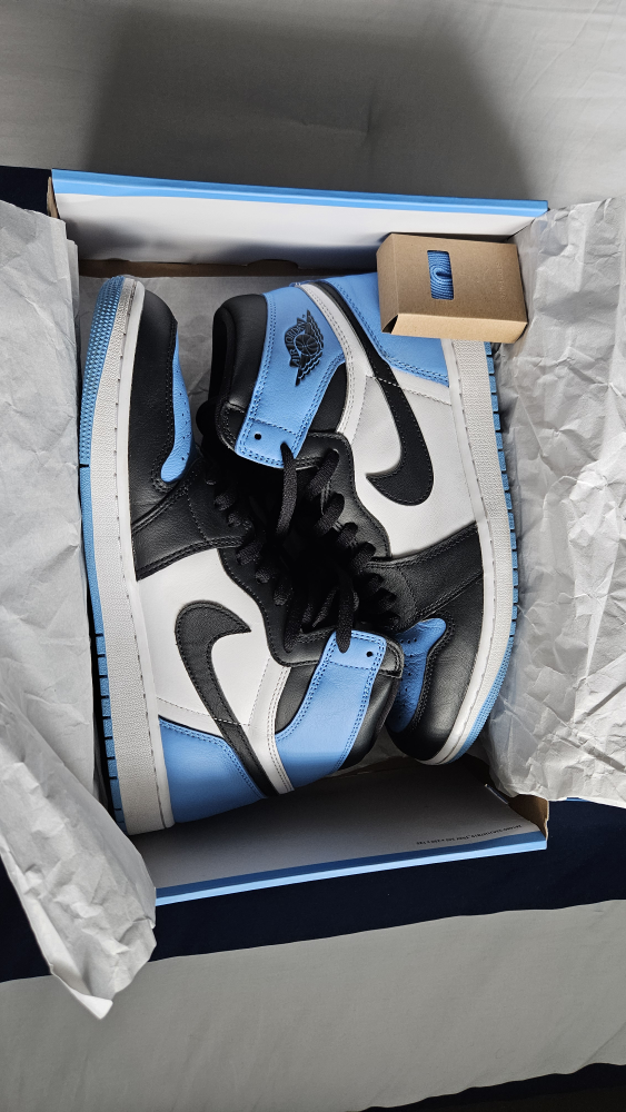 Air Jordan 1 Retro High OG 'UNC' Size 12 - photo 3