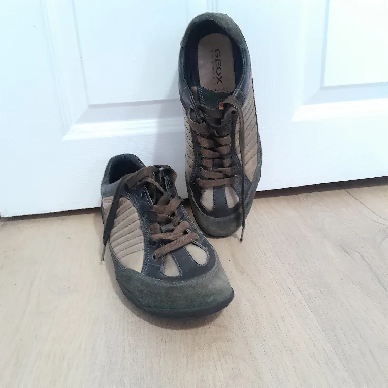 Geox Men's Brown and Green Leather Sneakers image indicator(2)