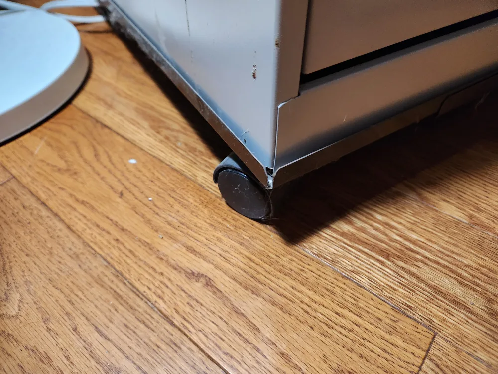 Four-Drawer Filing Cabinet image indicator(2)