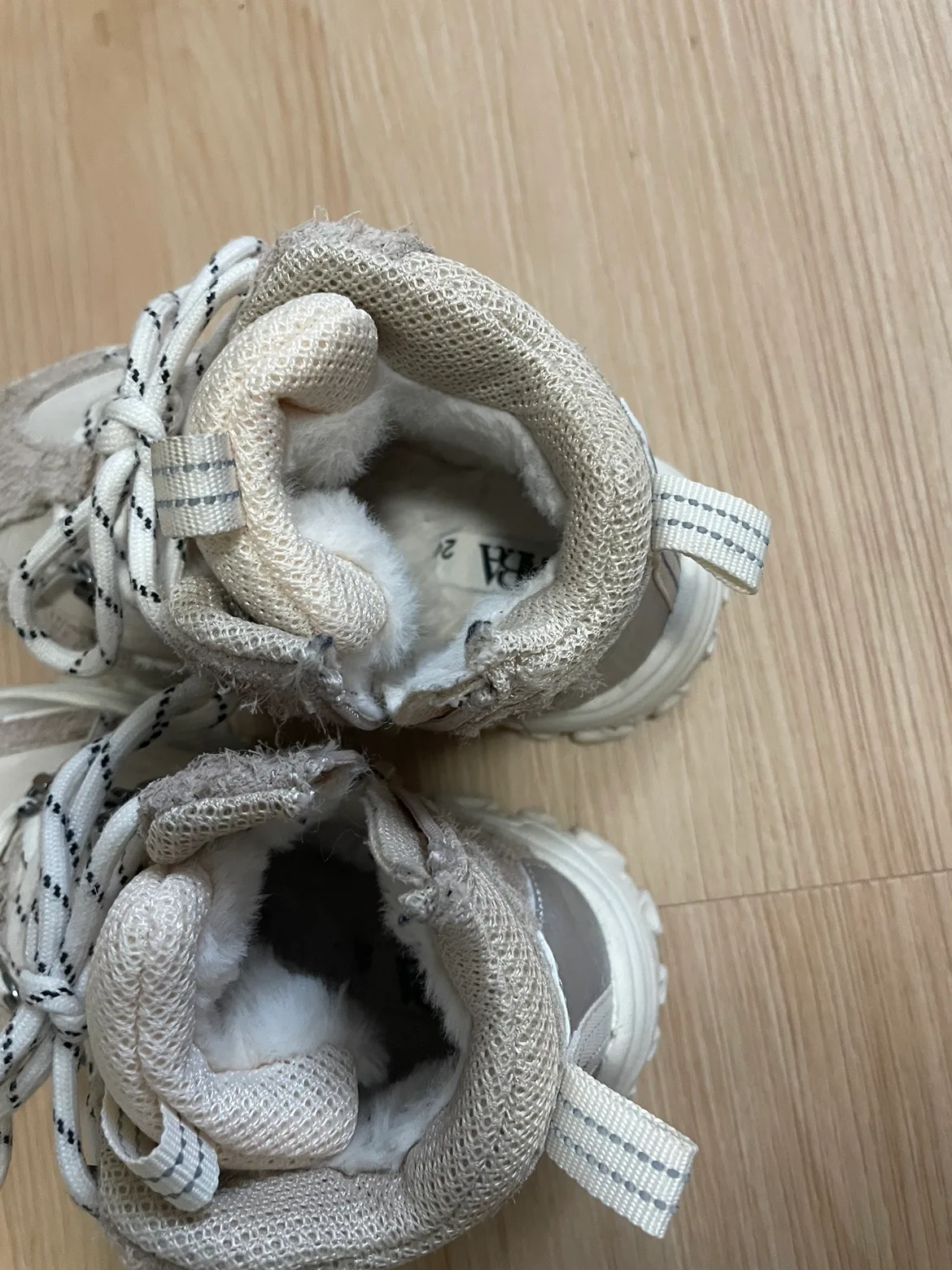 Zara Toddler Winter Boots, size 7 (24) image indicator(3)