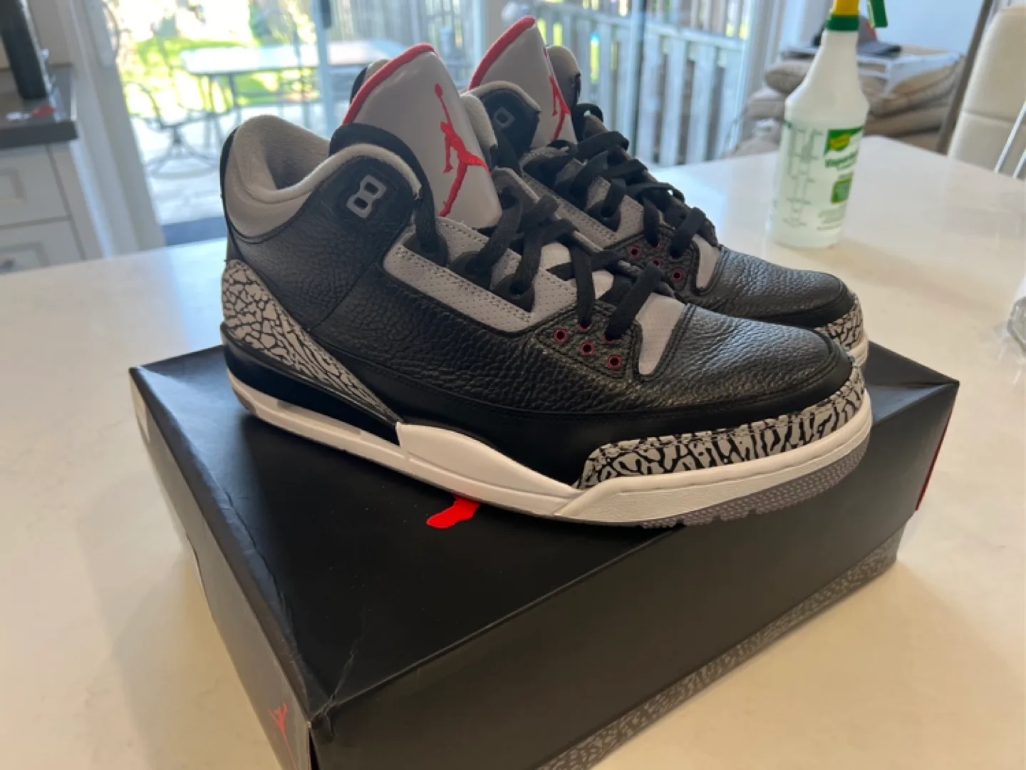 Air Jordan thumbnail