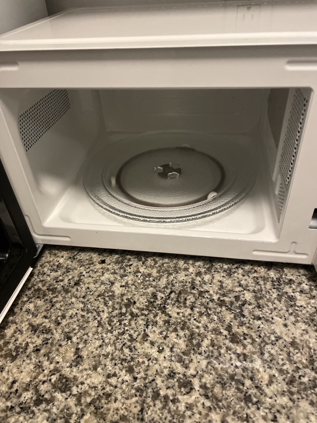 Microwave Oven - photo 2