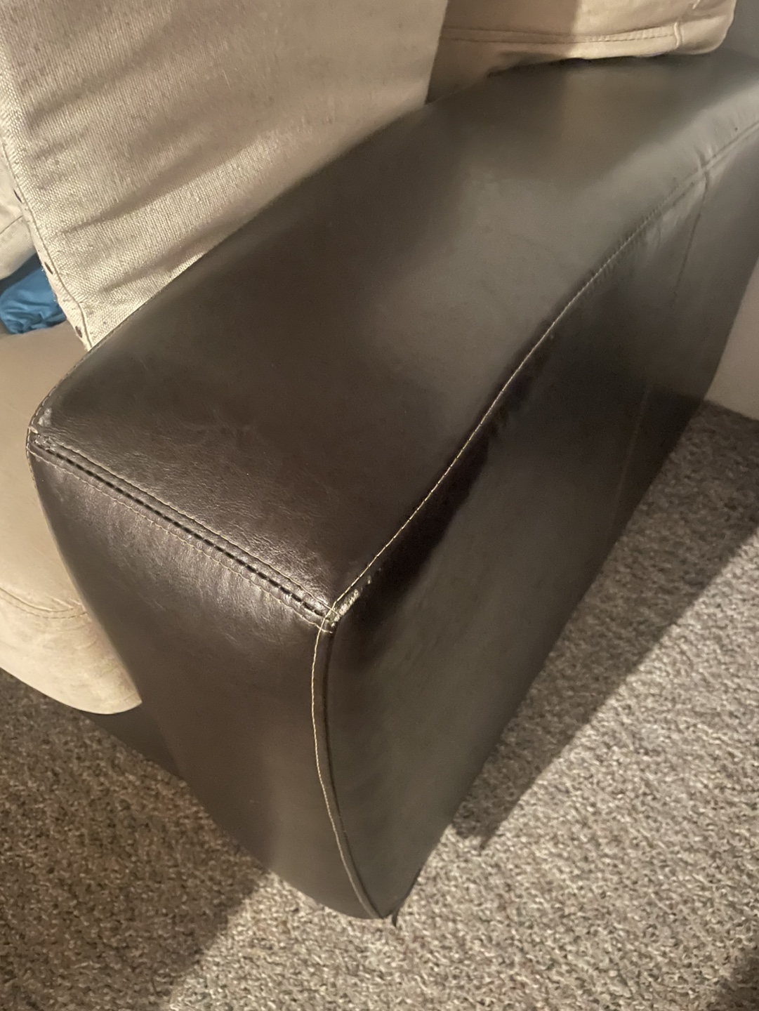 Loveseat and recliner - photo 4
