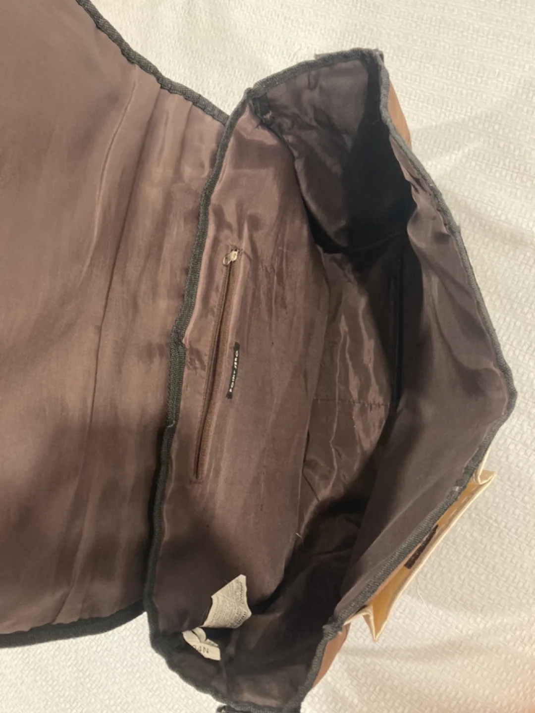 Point Zero Messenger Bag image indicator(4)