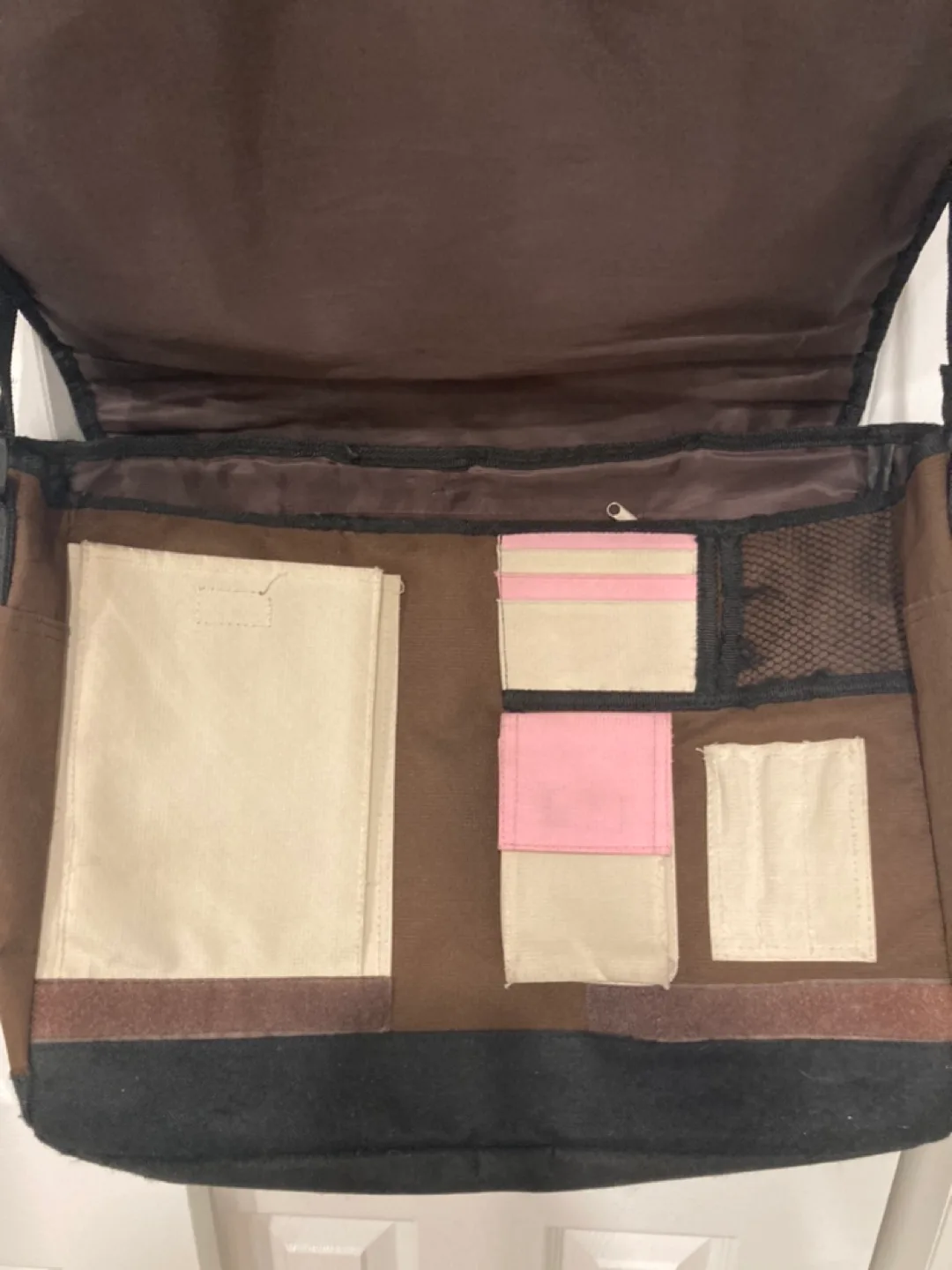 Point Zero Messenger Bag image indicator(3)