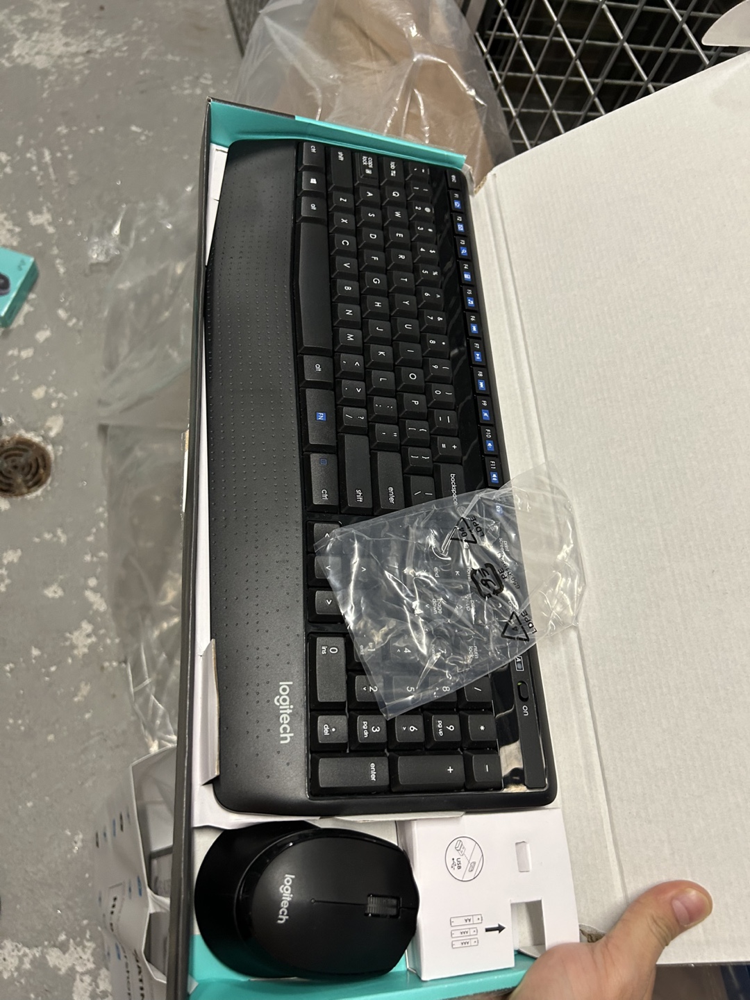 Logitech MK270 Wireless Keyboard and Mouse Combo