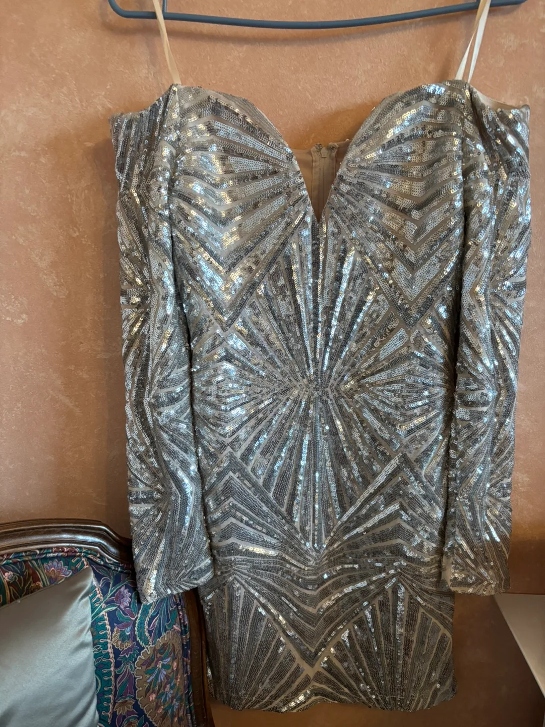 Sequin dress image indicator(4)