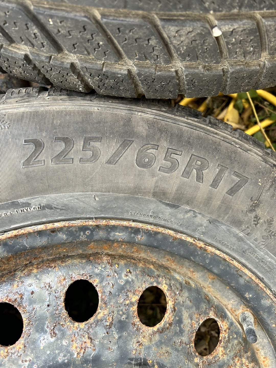 Rims and tires 225/65/R17 - photo 3