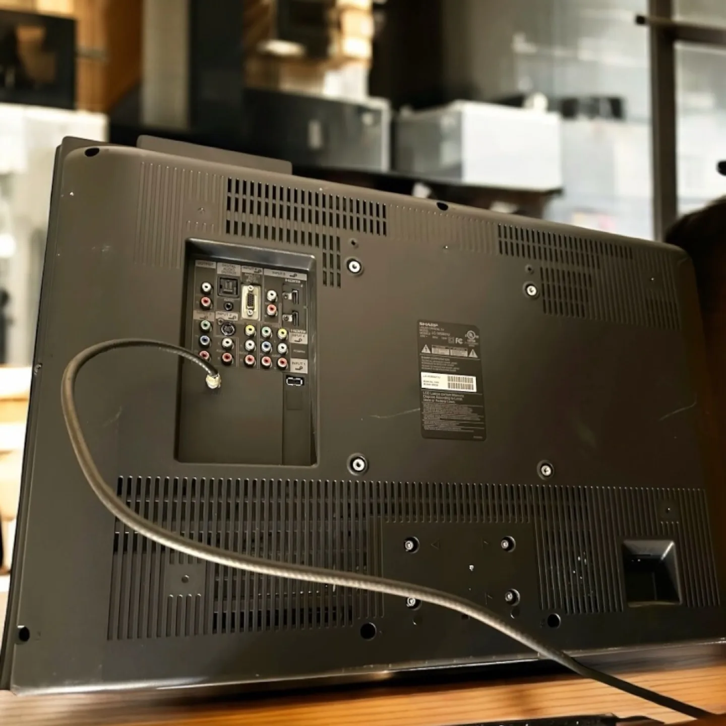 Used SHARP LC-32SB21U 32" Full HD 1080p WITH REMOTE image indicator(2)