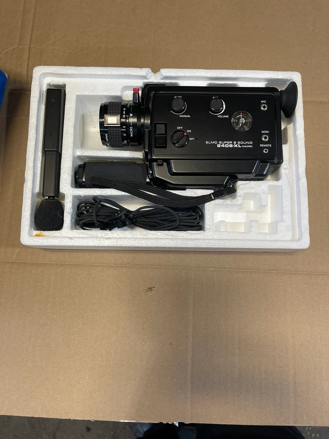 Elmo 240S XL Super 8 Sound Movie Camera image indicator(2)