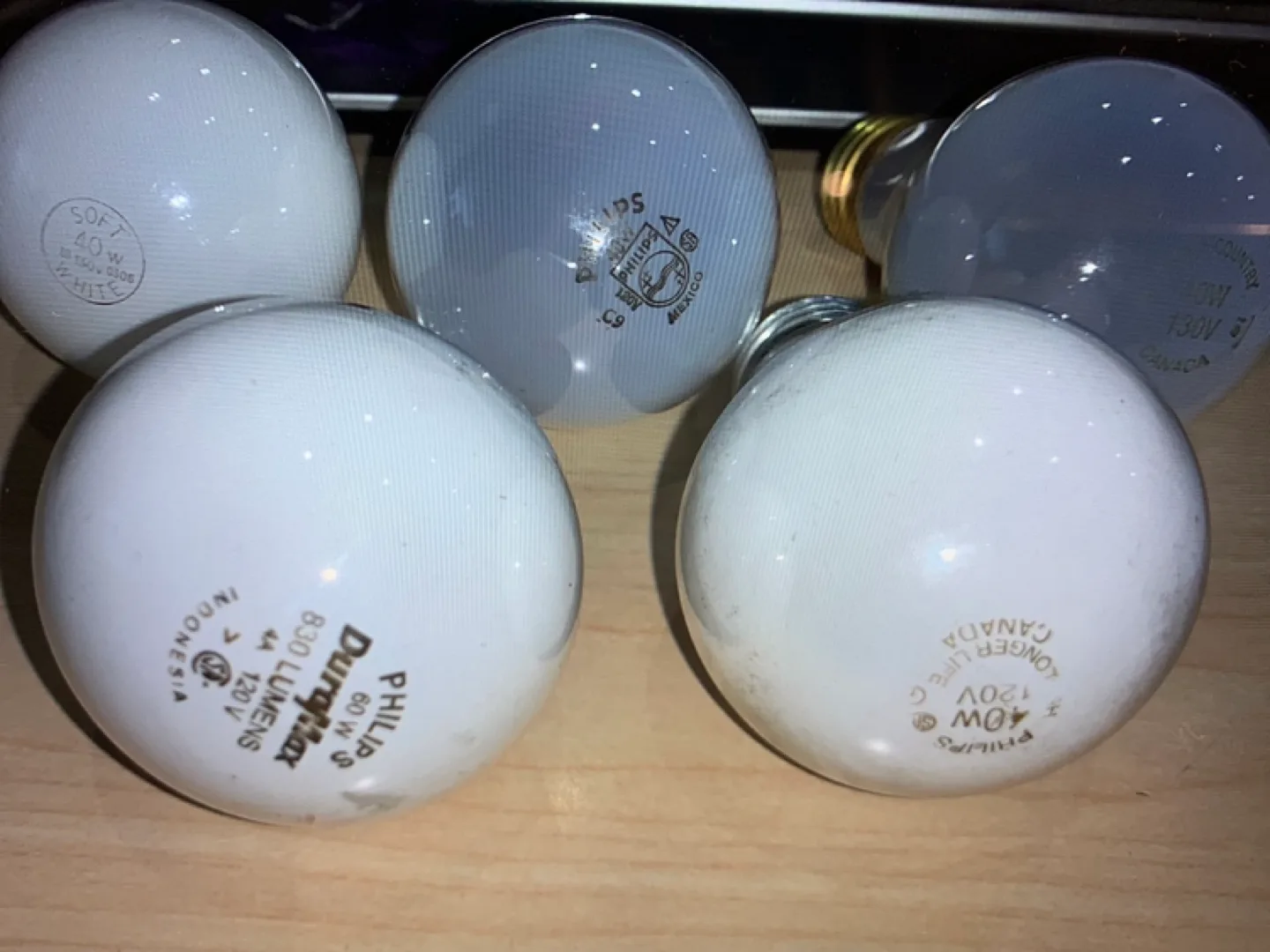 5 Assorted 40 - 60 Watt Light Bulbs image indicator(3)