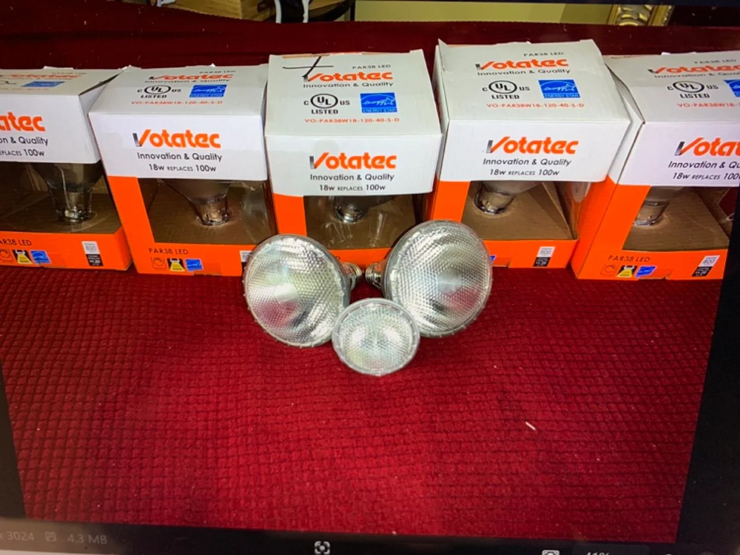 8 Total 7 PROMPT 75W PAR30 Flood Light Bulbs image indicator(4)