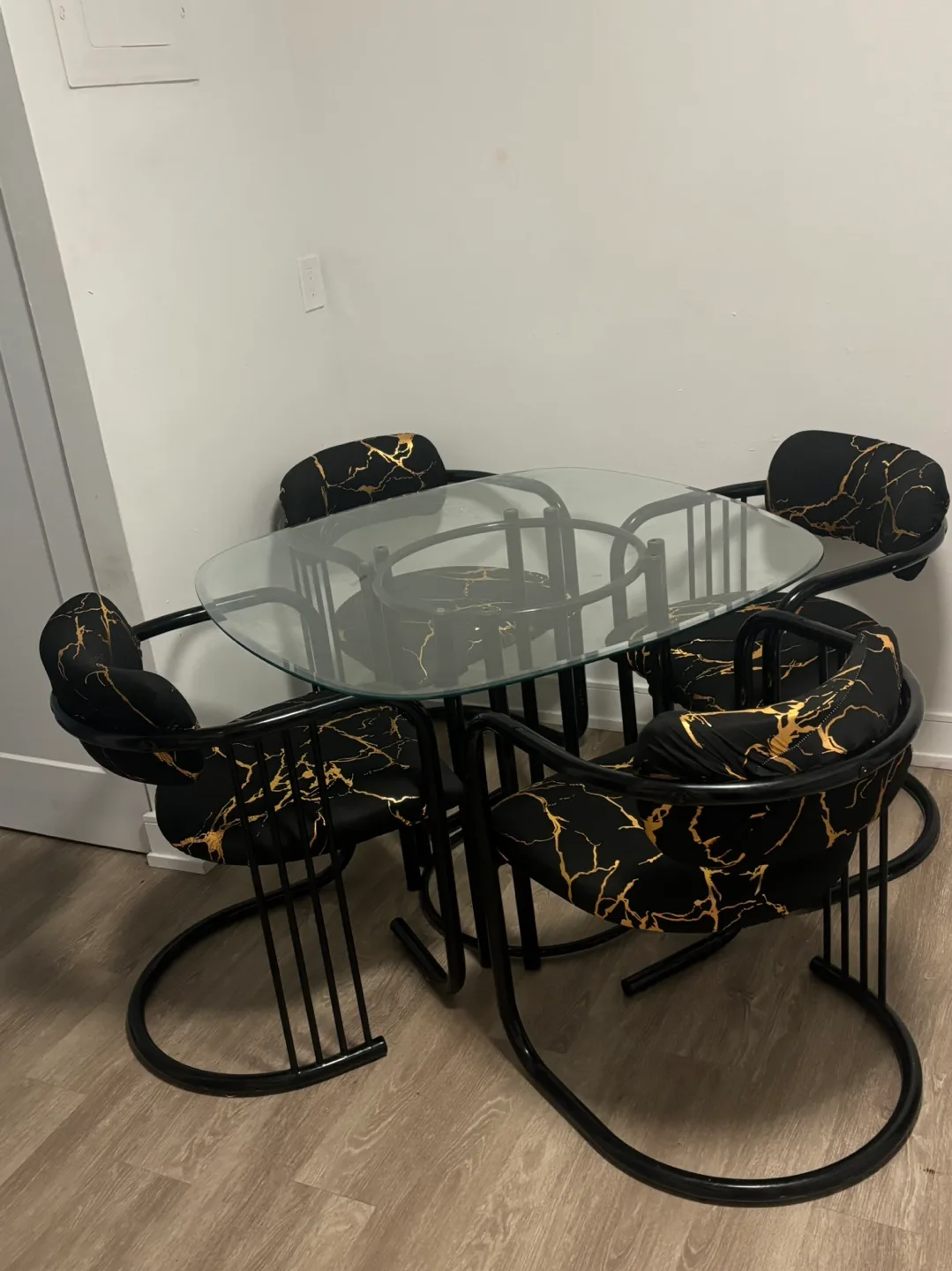 Glass Top Dining Table Set image indicator(4)