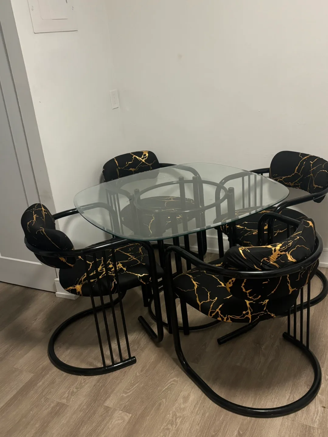 Glass Top Dining Table Set image indicator(6)