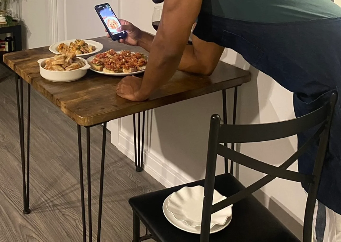 Square Table with chairs image indicator(4)