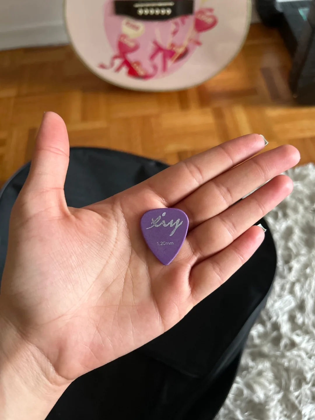 Pink Acoustic Guitar with Case image indicator(7)