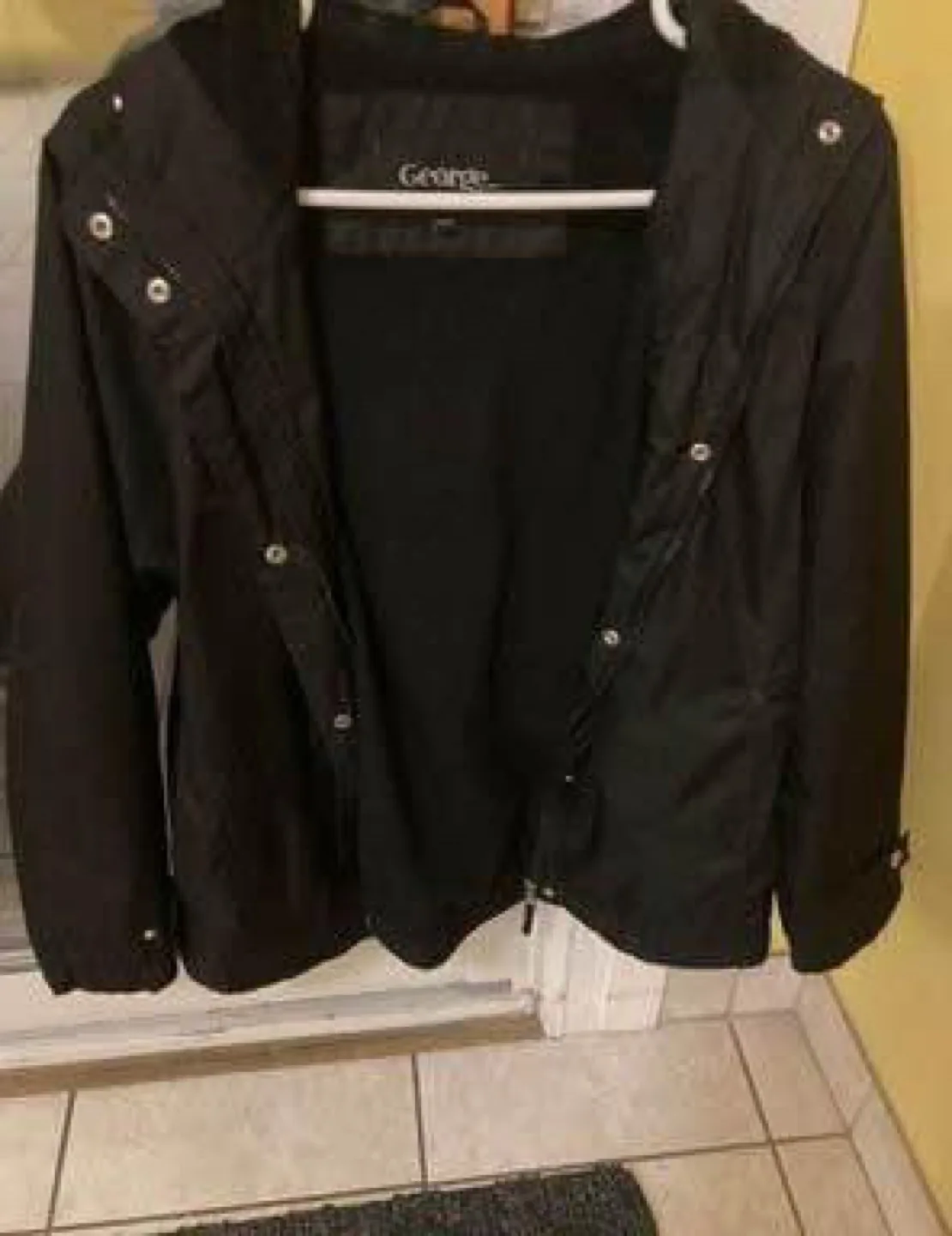 Black Coat (Barely worn, like new) (Medium)(FREE) thumbnail