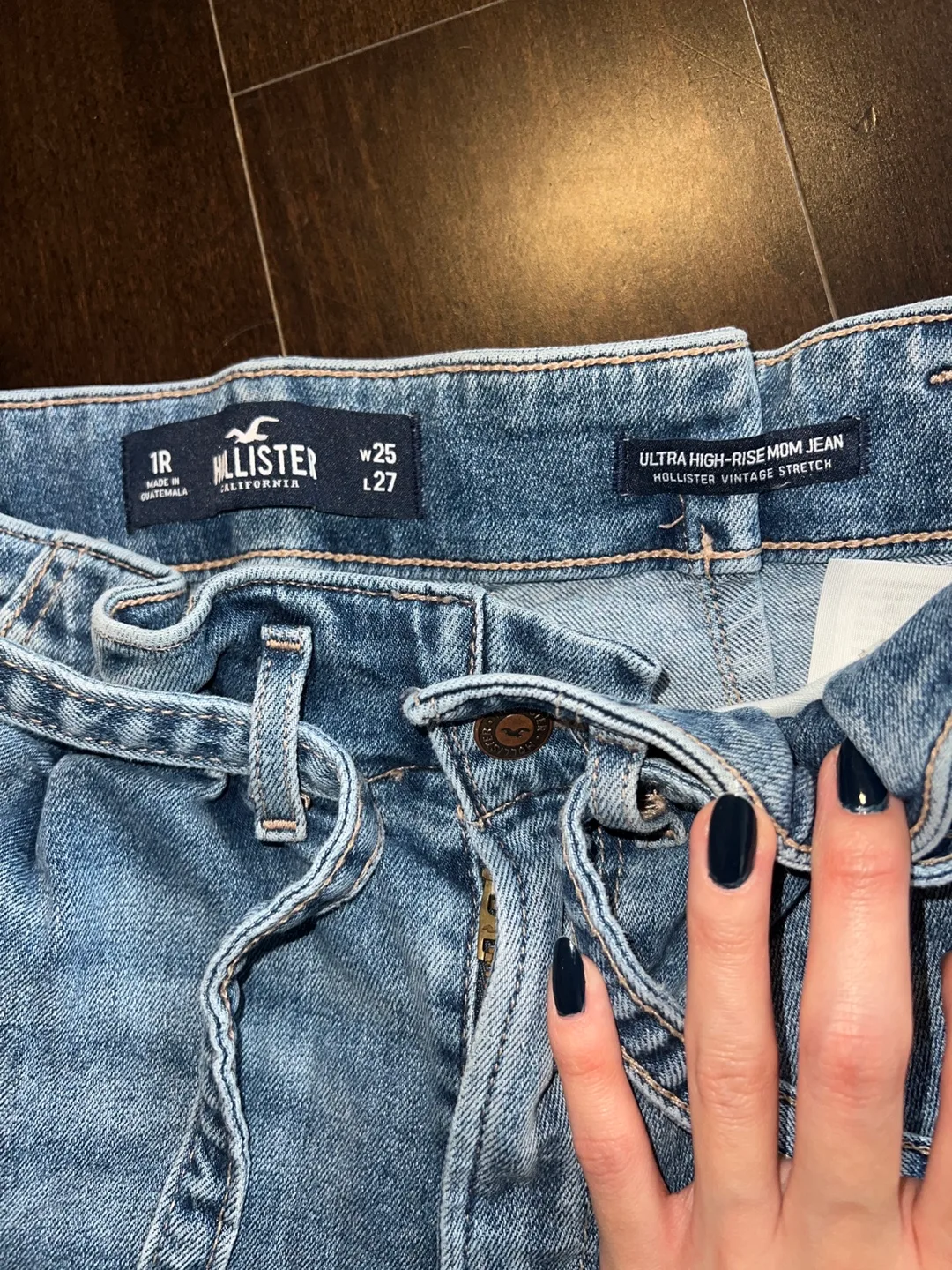 Hollister Ultra High Rise Mom Jeans image indicator(3)