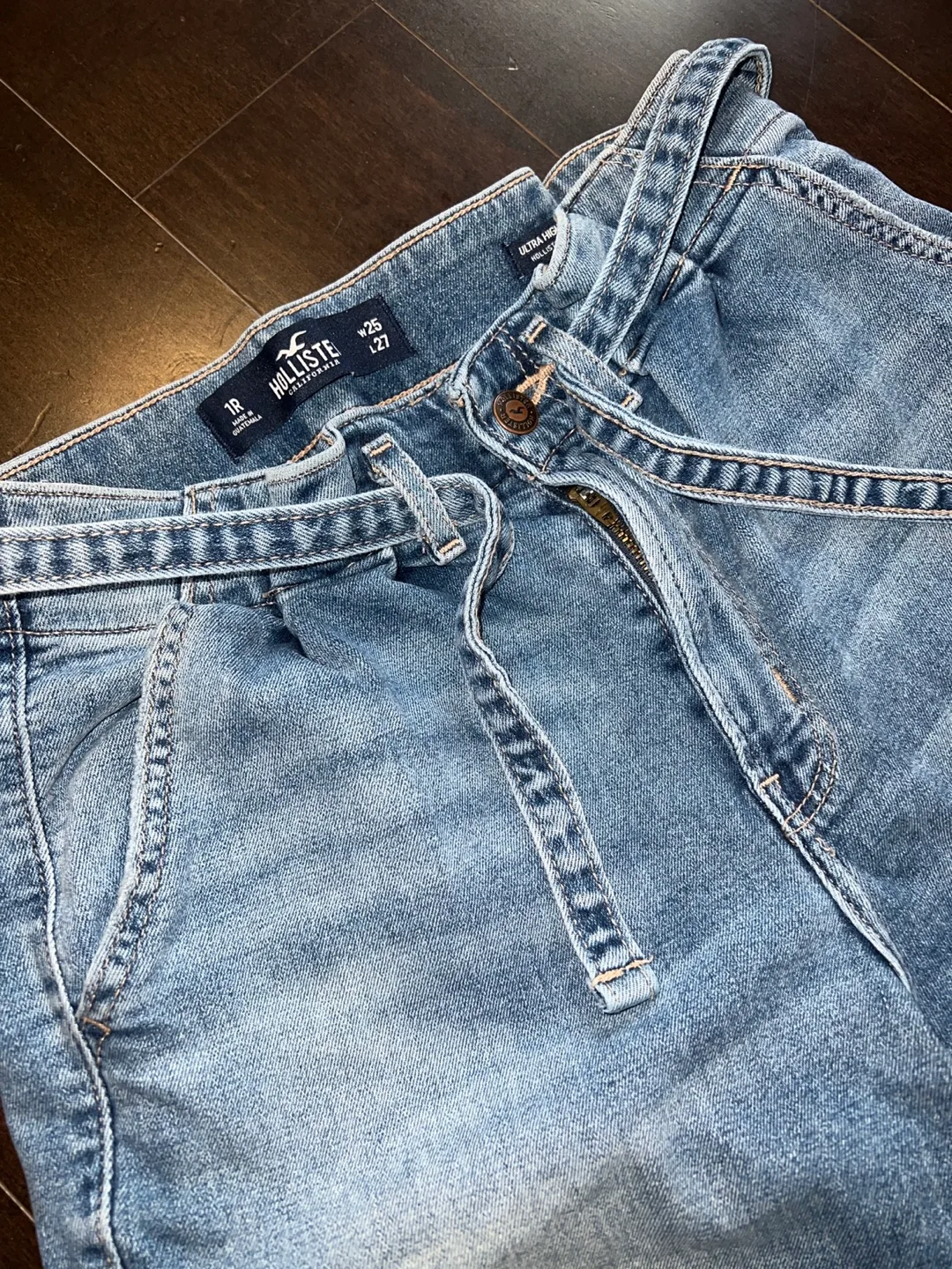 Hollister Ultra High Rise Mom Jeans image indicator(2)