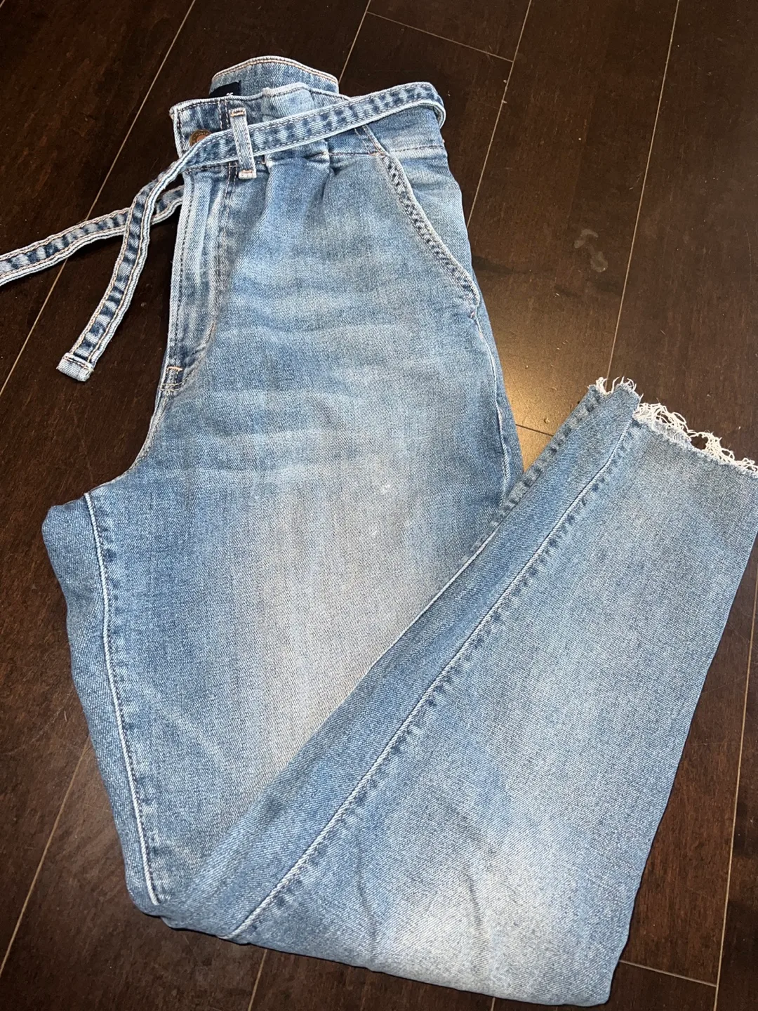 Hollister Ultra High Rise Mom Jeans image indicator(6)
