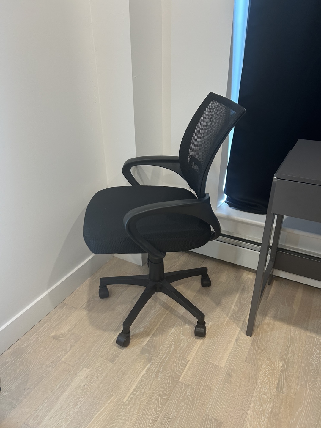 Black Swivel Desk Chair