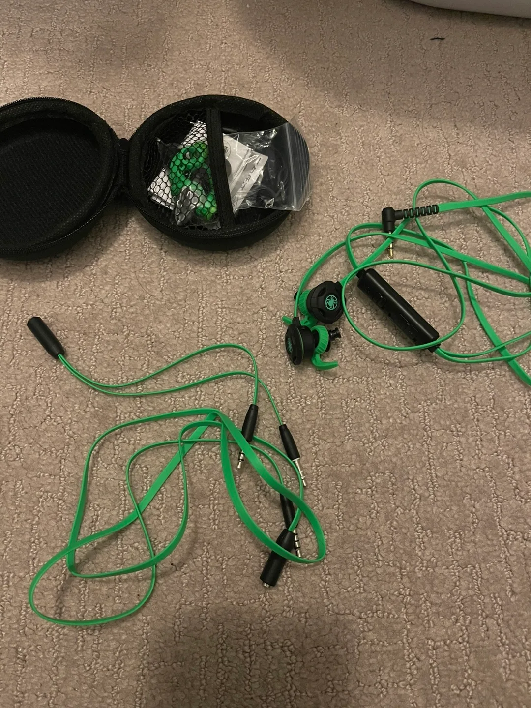 Green Wired Earbuds with Case thumbnail